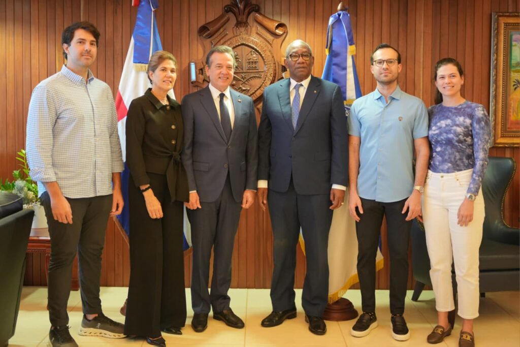La UASD reconoce a Ito Bisonó por su trayectoria y aportes al desarrollo nacional