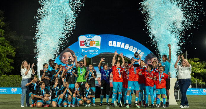 Jóvenes atletas brillan en la tercera Copa Intercolegial de Fútbol