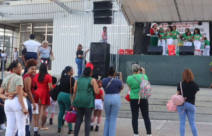 Primera Feria de Microempresarios (FEMSD) en Santo Domingo Norte