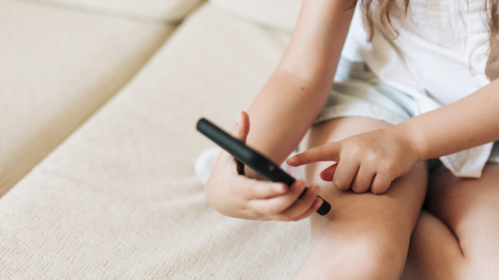 La nomofobia infantil se dispara afectando la salud mental de niños y niñas
