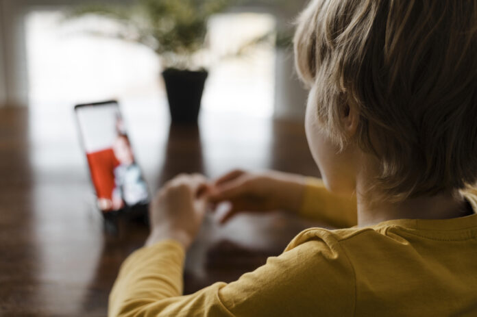 La nomofobia infantil se dispara afectando la salud mental de niños y niñas