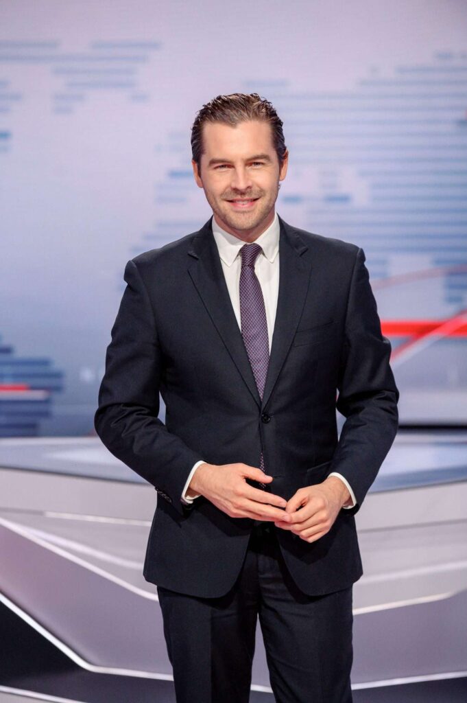 Noticias Telemundo gana el Premio Walter Cronkite 2025 por excelencia en periodismo político