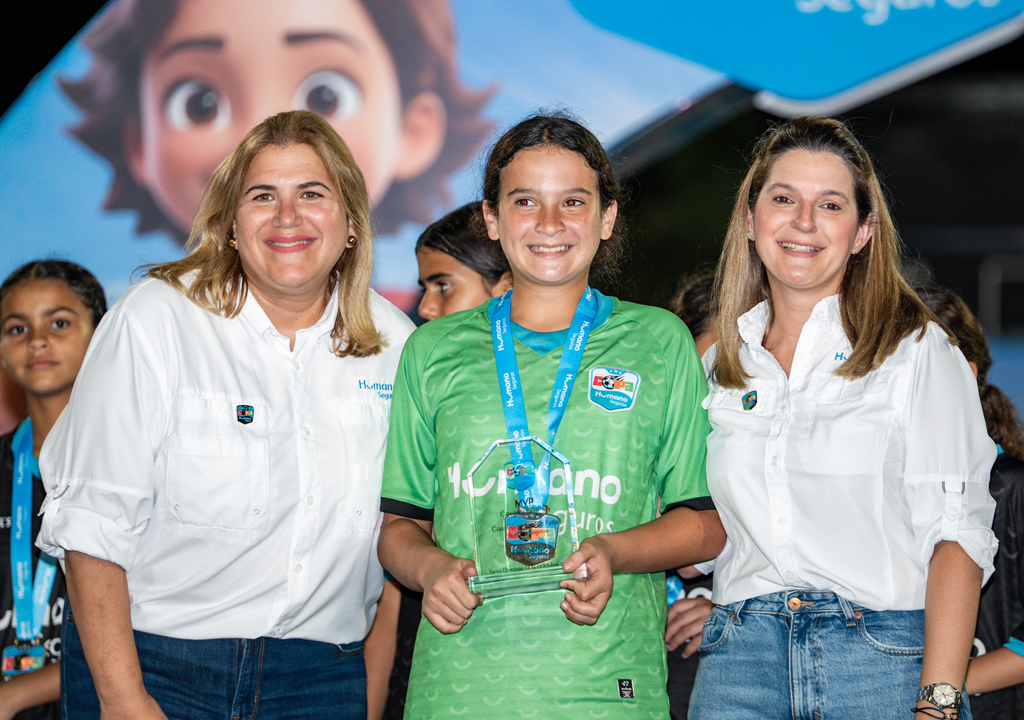 Jóvenes atletas brillan en la tercera Copa Intercolegial de Fútbol