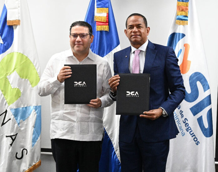 Superintendencia de Seguros y Dirección General de Aduanas firman convenio