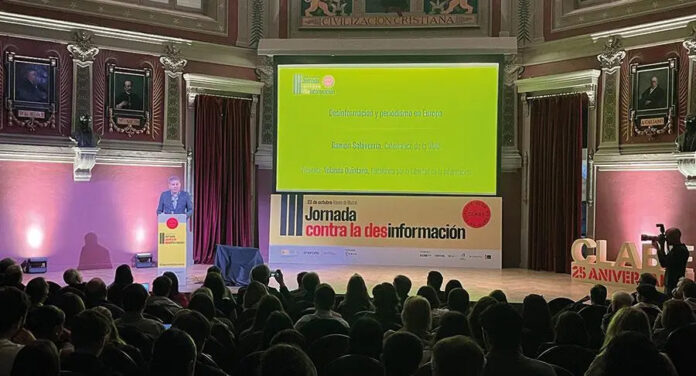 La III Jornada contra la Desinformación convierte el Ateneo de Madrid en un foro sobre la defensa del periodismo y la verdad