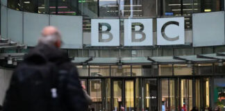 La BBC enfrenta una crisis interna tras críticas a un documental sobre Donald Trump