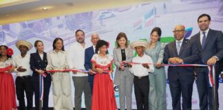 La vicepresidenta Raquel Peña y la diputada Daritza Zapata participan en el corte de cinta de la feria ecoturística “Dajabón Vívelo”