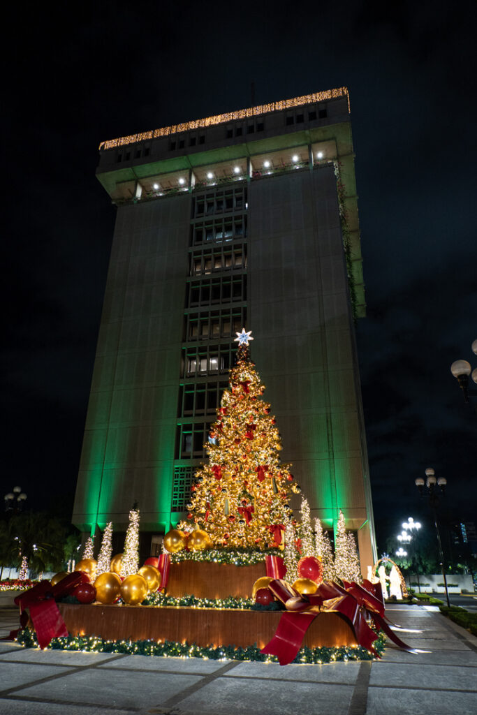 Banco Central celebra su tradicional encendido del Belén y del árbol navideño