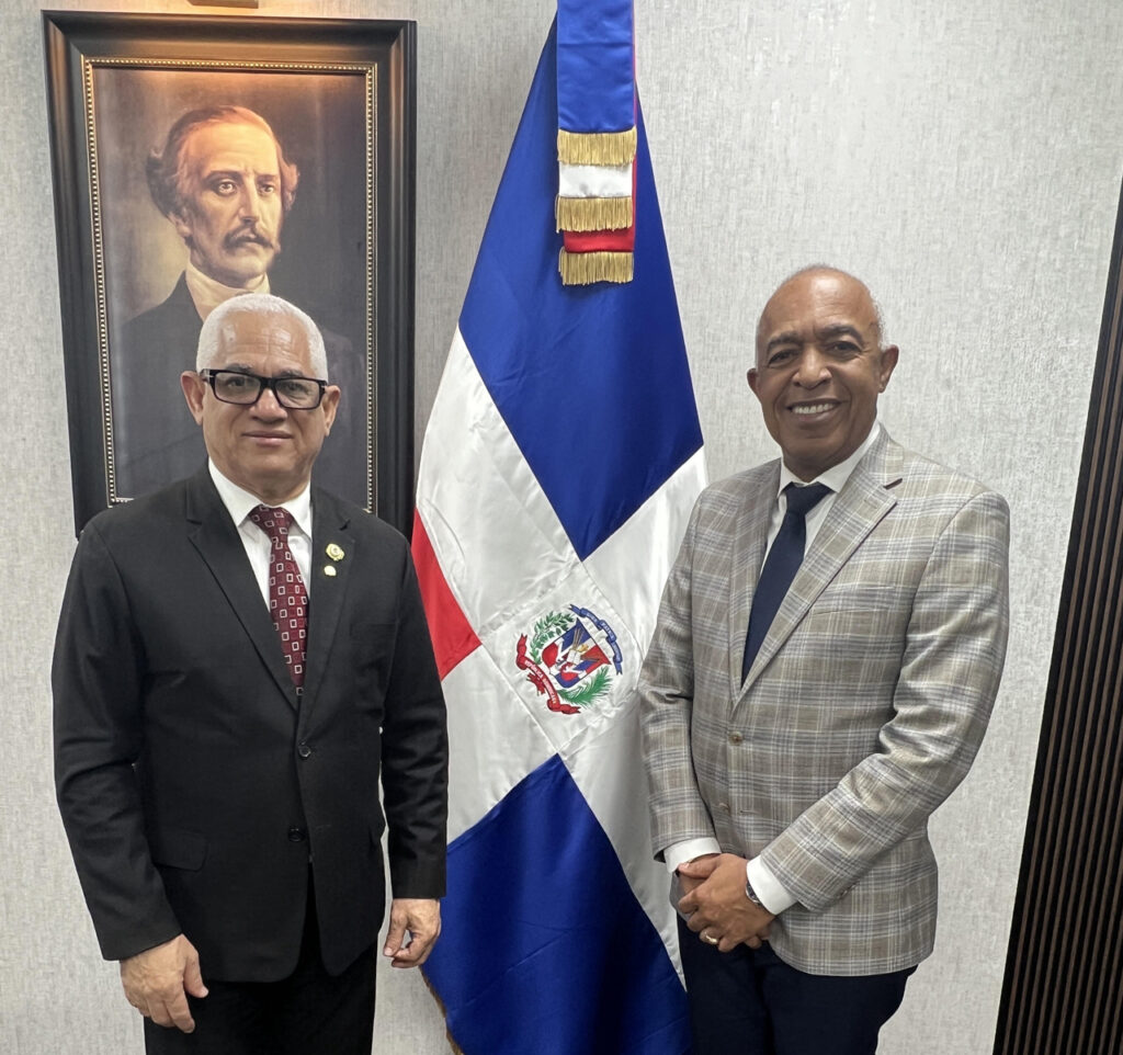 Ciudad de Paterson reconoce a José Díaz Ceballos por sus aportes al comercio y al turismo bilateral
