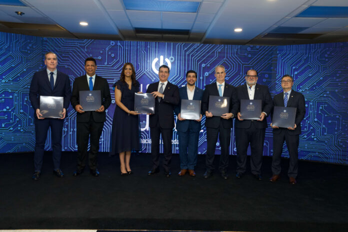 Banco Popular presenta el libro “Un salto de gigante”