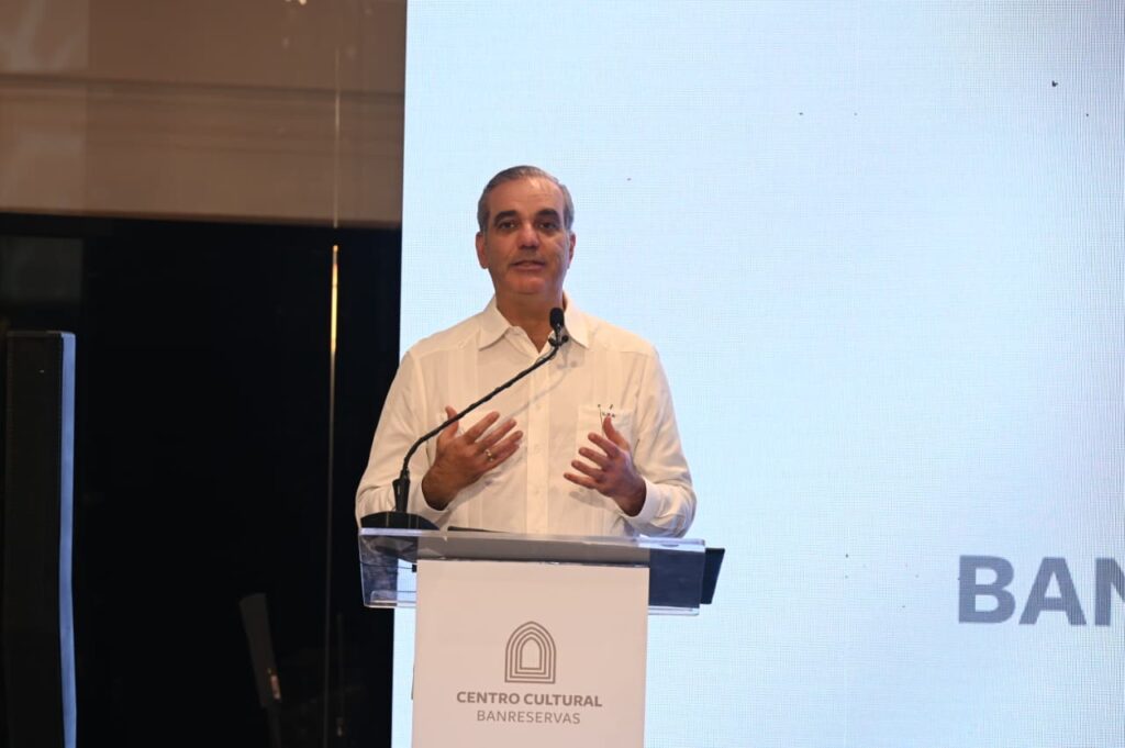 Banreservas inaugura Centro Cultural en el antiguo Hotel Mercedes de Santiago