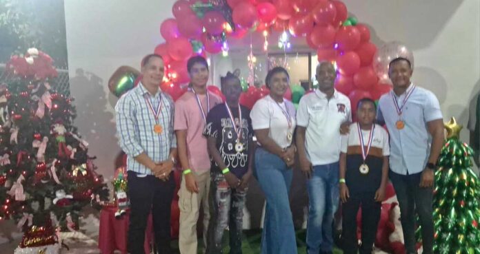 Club Virgilio Frías en La Isabelita de SDE celebra encuentro de Navidad.