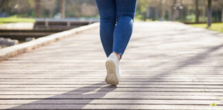 Experta de la Clínica Mayo explica los beneficios de contar pasos