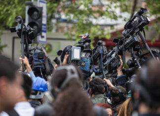 El periodismo para el 2026 está entre la voz humana, la IA y la búsqueda de confianza