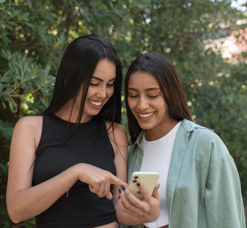 Los jóvenes en Estados Unidos consumen menos noticias y confían más en redes sociales 