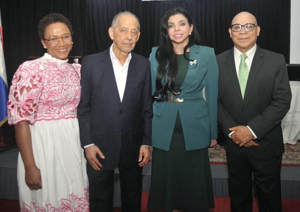 Zapete presenta libro crítico sobre presidentes de RD en los últimos 50 años