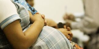 Docente alerta que el embarazo en niñas y adolescentes sigue siendo un estigma en el sistema escolar dominicano