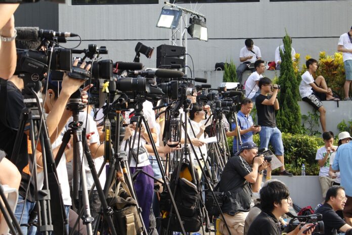 Medios de comunicación recortan el periodismo de servicio y apuestan por investigación y reporteo
