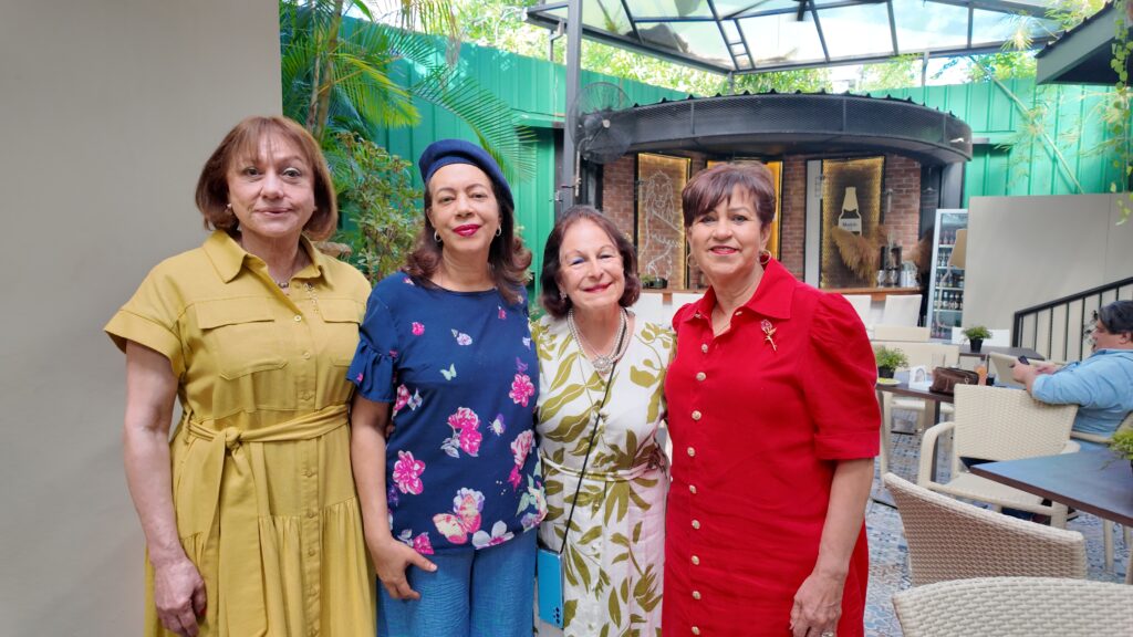 Café Literario y Club de Lectura Verónica Sención celebran almuerzo de confraternidad en torno a los buenos modales