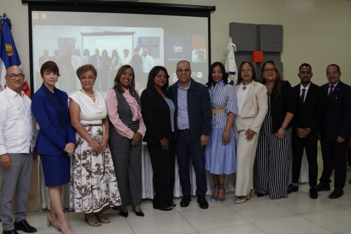 621199244_1273165768246798_7347392454123470711_n UAPA reconoce a docentes por sus aportes a la Quinta Reforma Curricular