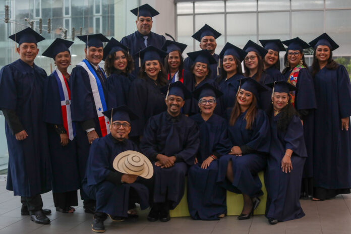 Cuatro dominicanos obtienen el primer título de Técnico Superior en Folklore en Panamá