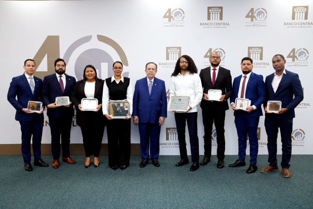 BCRD celebra acto de premiación del Concurso Anual de Economía Biblioteca Juan Pablo Duarte 2025