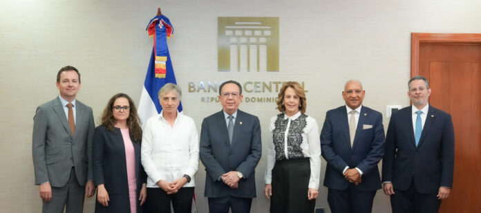 Gobernador Valdez Albizu recibió al embajador de la Unión Europea Raúl Fuentes Milani