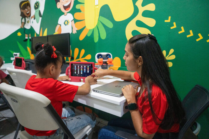 Banco Caribe inaugura Aula STEM en Acción Callejera en Santiago