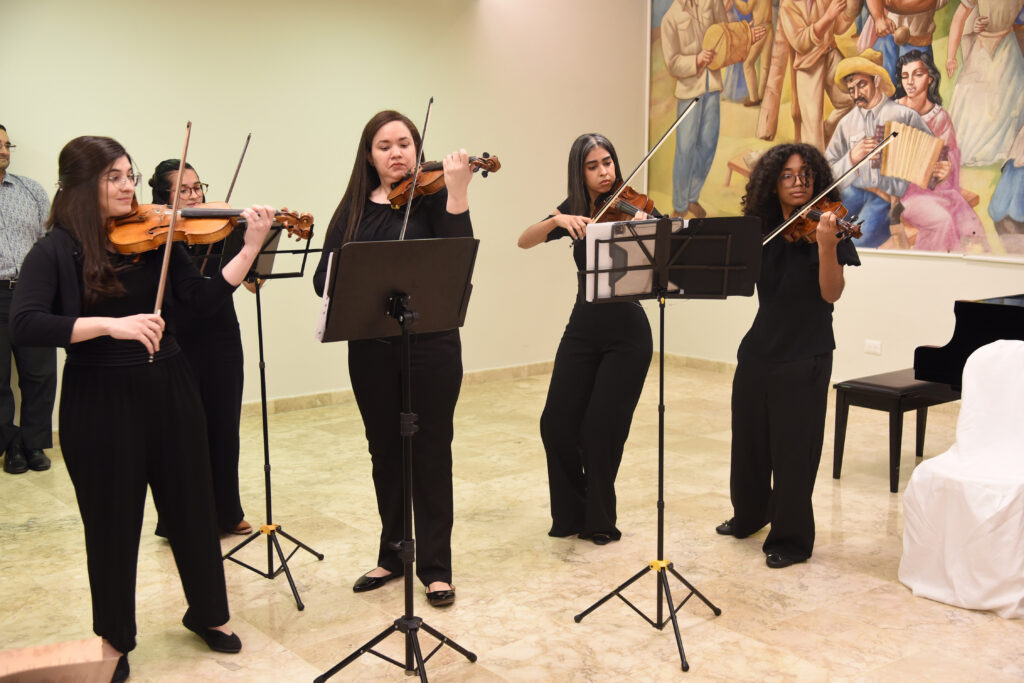 Fundación por la Música y APEC Cultural honran el legado de María Filomena Barletta Rainieri con el recital “Cuerdas de esperanza”