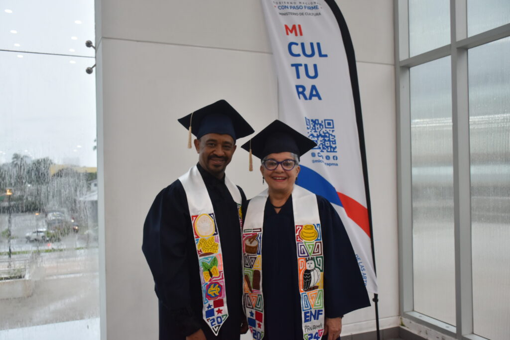 Cuatro dominicanos mayores de 40 años se gradúan como especialistas en Folklore en Panamá