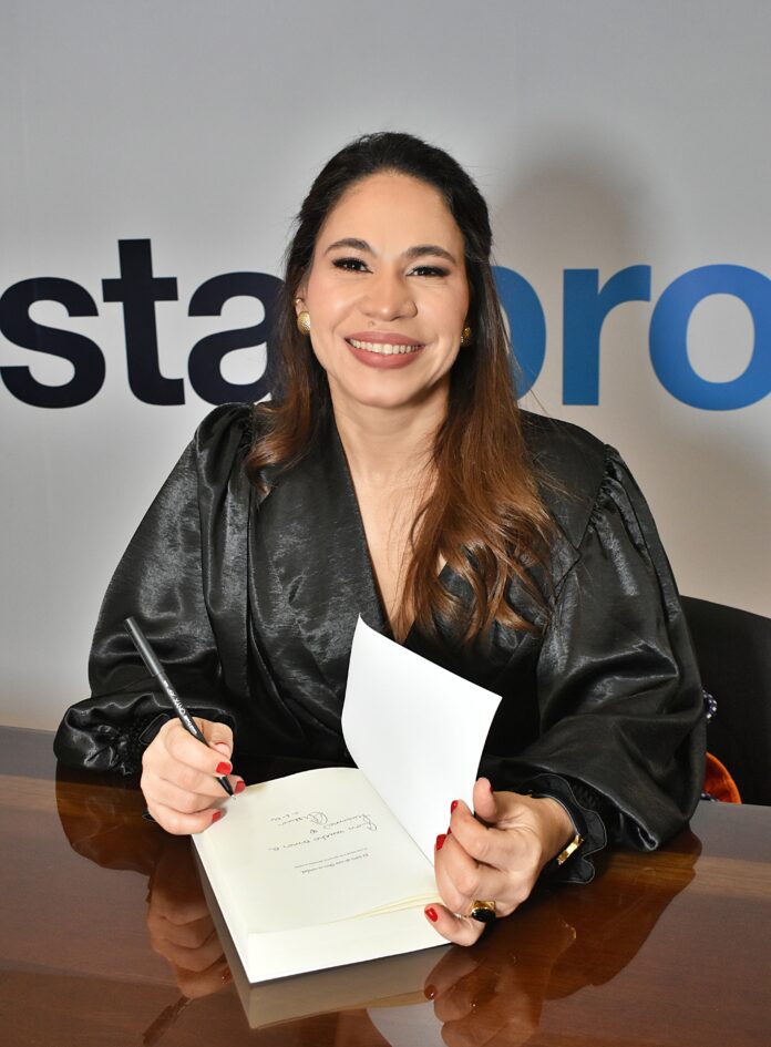 Luisa Apolinar presentó su novela ‘El 50% de este libro es verdad’