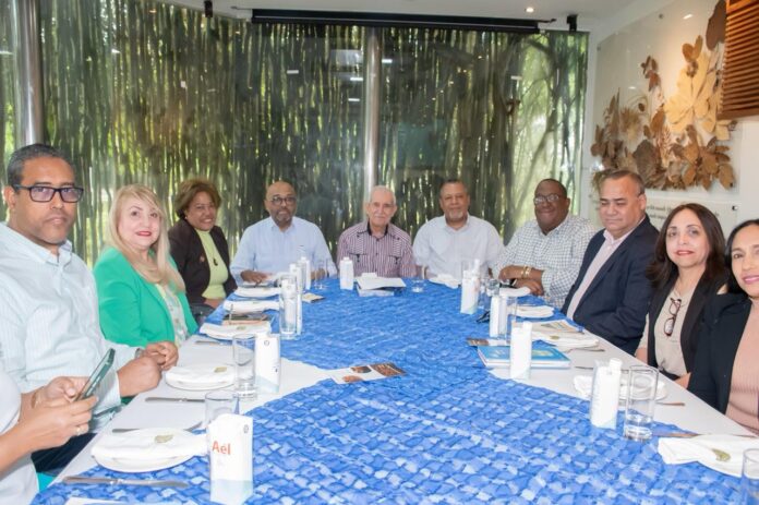 Ejecutivos de la Fundacion Sabores y miembros del equipo organizador del foro Fundación Sabores Dominicanos anuncian nueva edición del Foro Gastronómico Dominicano