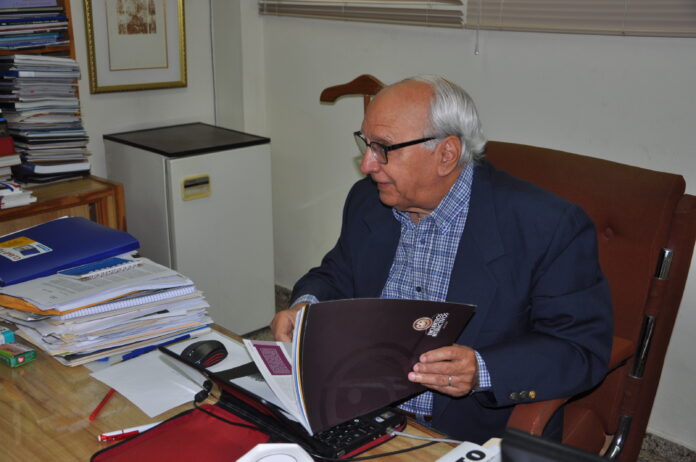 Fallece el sociólogo y periodista Enmanuel Castillo