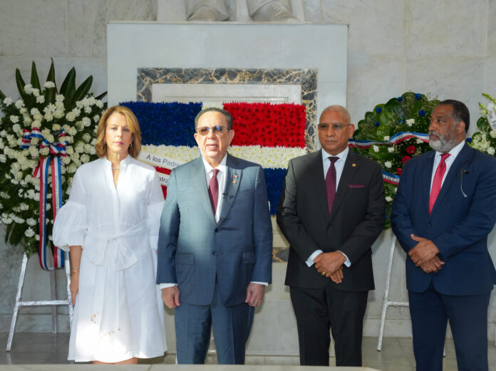 HVA BCRD deposita ofrenda floral en el Altar de la Patria por el 182 aniversario de la Independencia Nacional