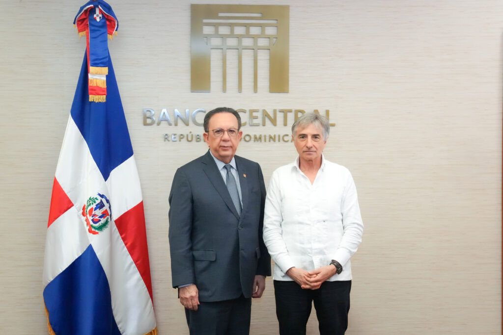 Gobernador Valdez Albizu recibió al embajador de la Unión Europea Raúl Fuentes Milani