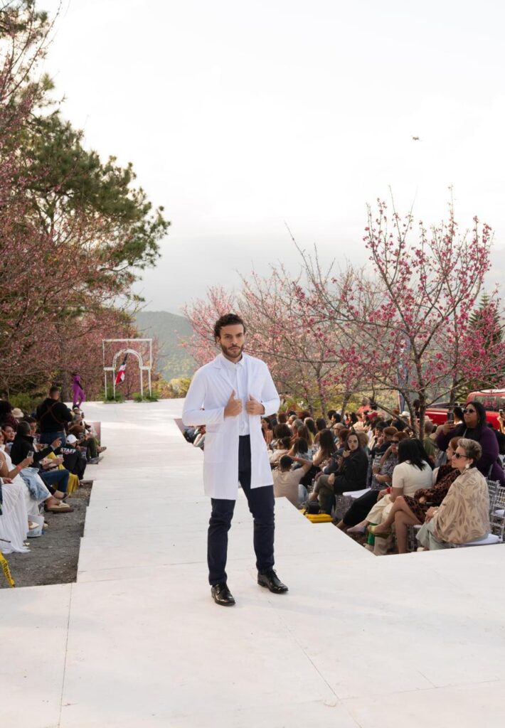 Grabo Estilo destaca en el Festival del Cerezo con su propuesta de uniformes empresariales certificados