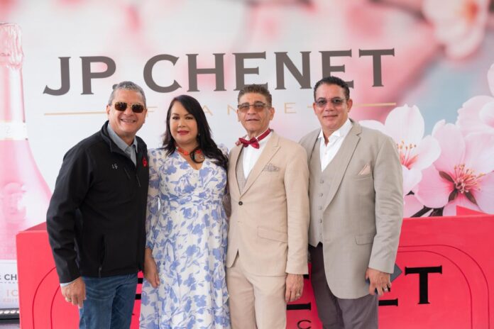Grabo Estilo destaca en el Festival del Cerezo con su propuesta de uniformes empresariales certificados