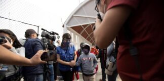 Organizaciones periodísticas exigen respeto a los derechos constitucionales de la prensa en coberturas en EE. UU.