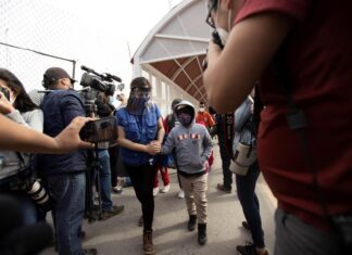 Organizaciones periodísticas exigen respeto a los derechos constitucionales de la prensa en coberturas en EE. UU.