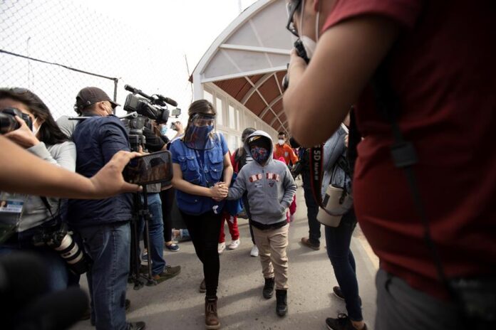 Organizaciones periodísticas exigen respeto a los derechos constitucionales de la prensa en coberturas en EE. UU.