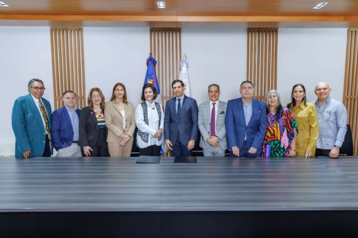 Ministerio de Cultura y Fundación Eduardo León Jimenes firman convenio en favor de la literatura dominicana