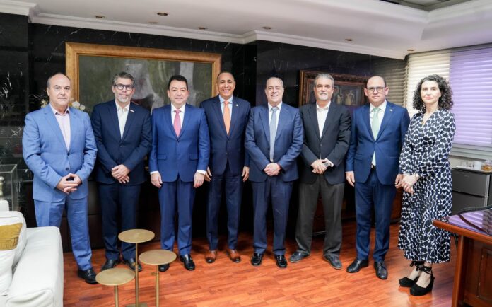 Junta Directiva de la Cámara Española de Comercio visita al director general de Aduanas