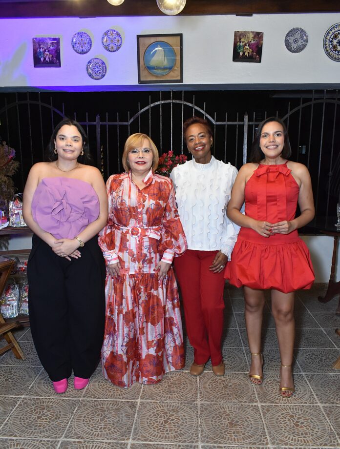 1.-Ojo Principal. Chantal Mateo Grullon, Rommy Grullon, Mirtha De Leon y Rommy Pichardo Grullon. “Los nuevos 30” es un espacio de reflexión femenina sobre propósito y liderazgo