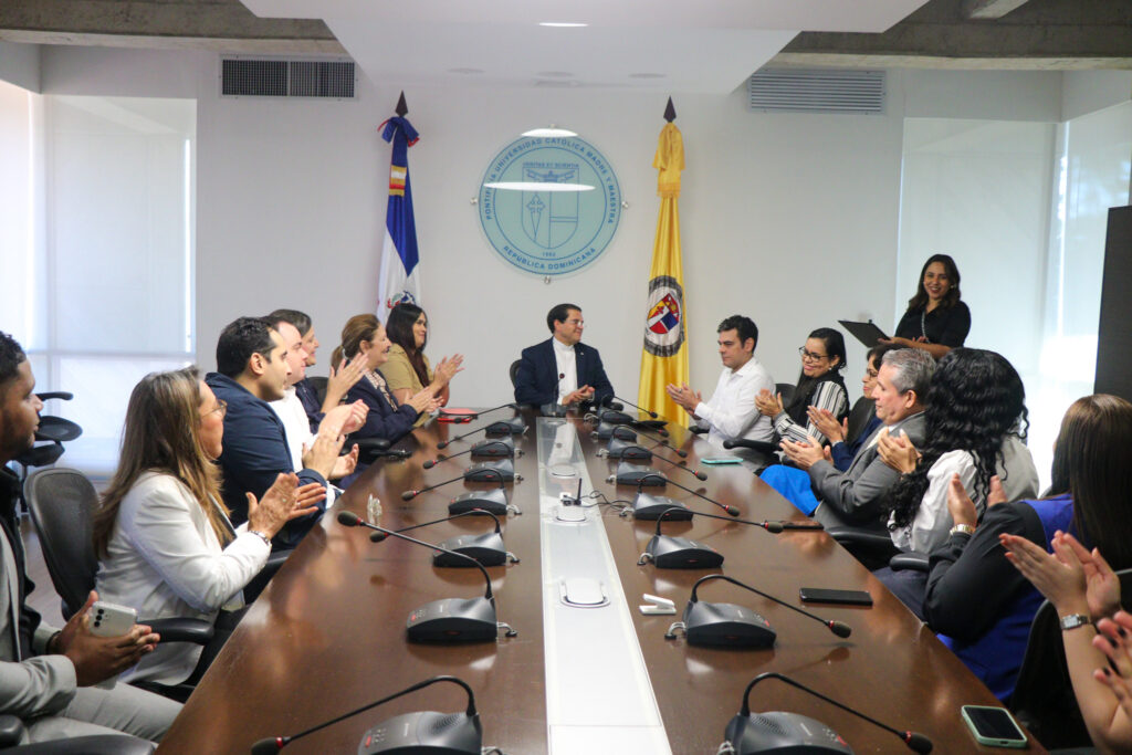 PUCMM recibe las certificaciones ISO 9001 e ISO 21001