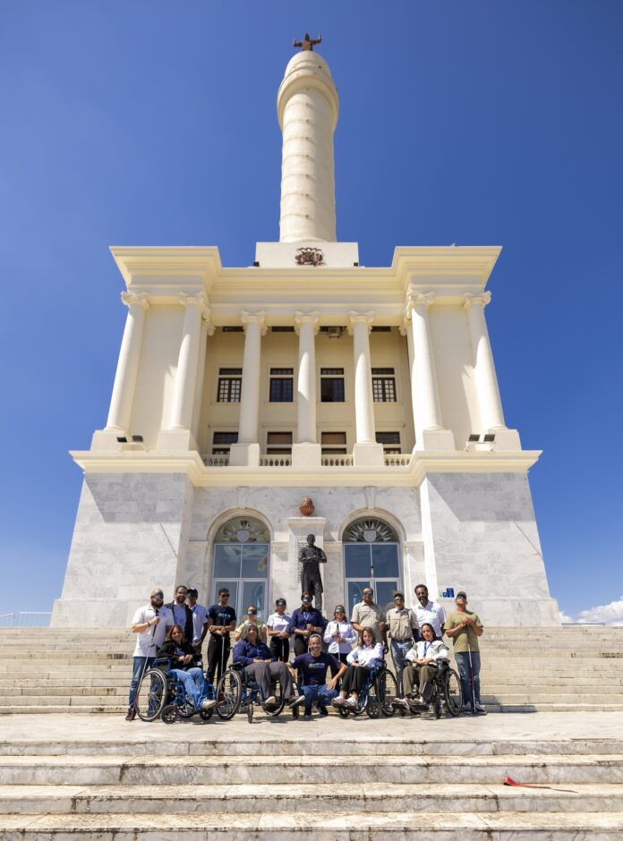 Capacitan a colaboradores del Monumento de Santiago para mejorar la atención a visitantes con discapacidad