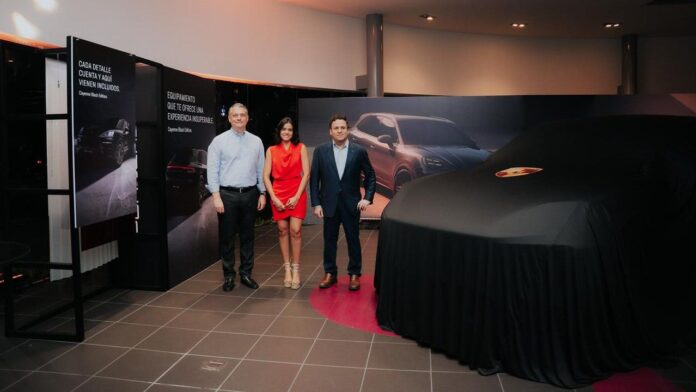Alex Yaryura, Natalia Soto, Jacinto Peynado Porsche introduce en República Dominicana la exclusiva Cayenne “Black Edition”