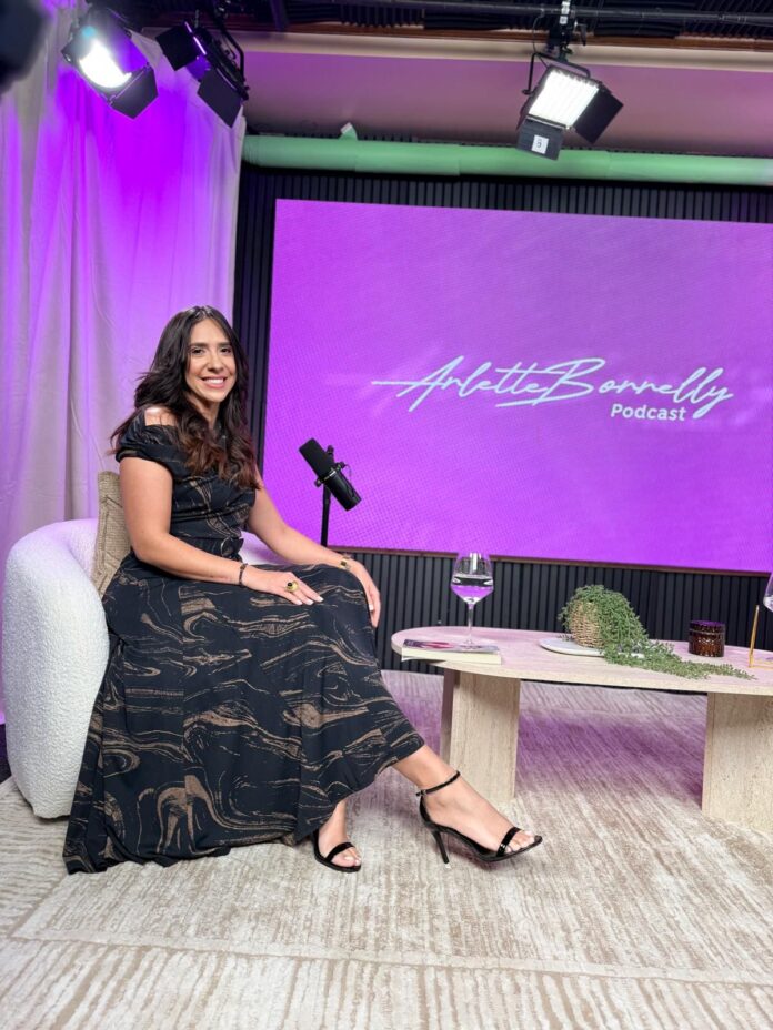 Arlette Borrelly Podcast Arlette Borrelly lanza podcast para conectar las historias de la diáspora dominicana