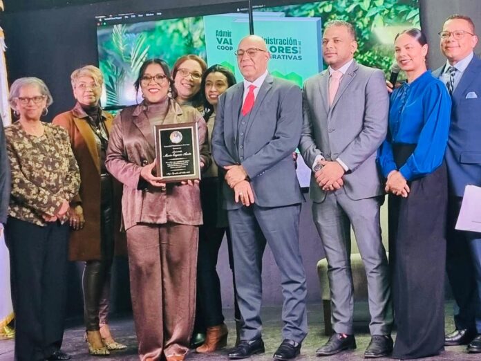 Autora dominicana presenta en Nueva York libro sobre gestión cooperativa basada en valores