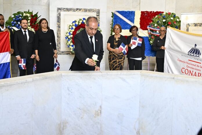 CONAPE rinde homenaje a los Padres de la Patria en aniversario de la Independencia Nacional