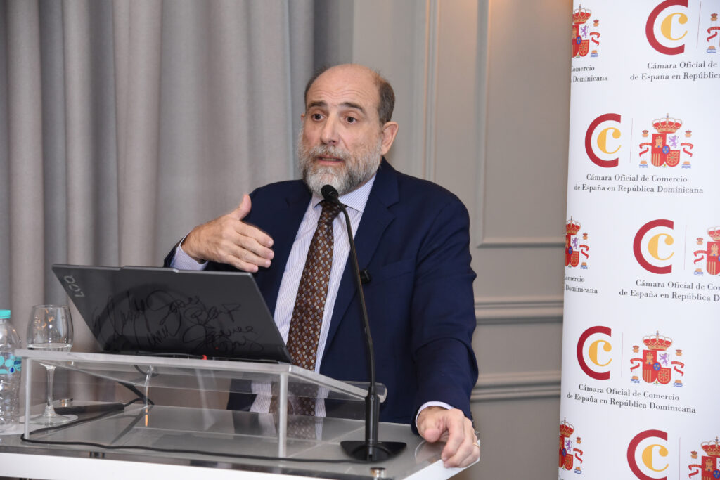 José Luis De Ramón inaugura ciclo 2026 de CAMACOES RD con análisis sobre la economía dominicana